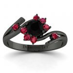 Kwiat piękna - Pierścionek zaręczynowy Diamond Sky, czarne złoto, czarny brylant, rubiny