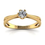 Zaręczynowa klasyka - Pierścionek zaręczynowy z żółtego złota z diamentem