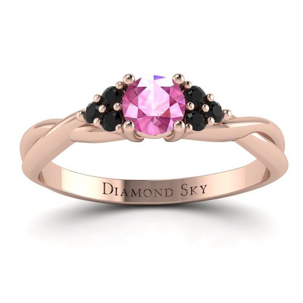 n236rrsc Romantyczna finezja – Pierścionek zaręczynowy z różowego złota z różowym szafirem i czarnymi diamentami