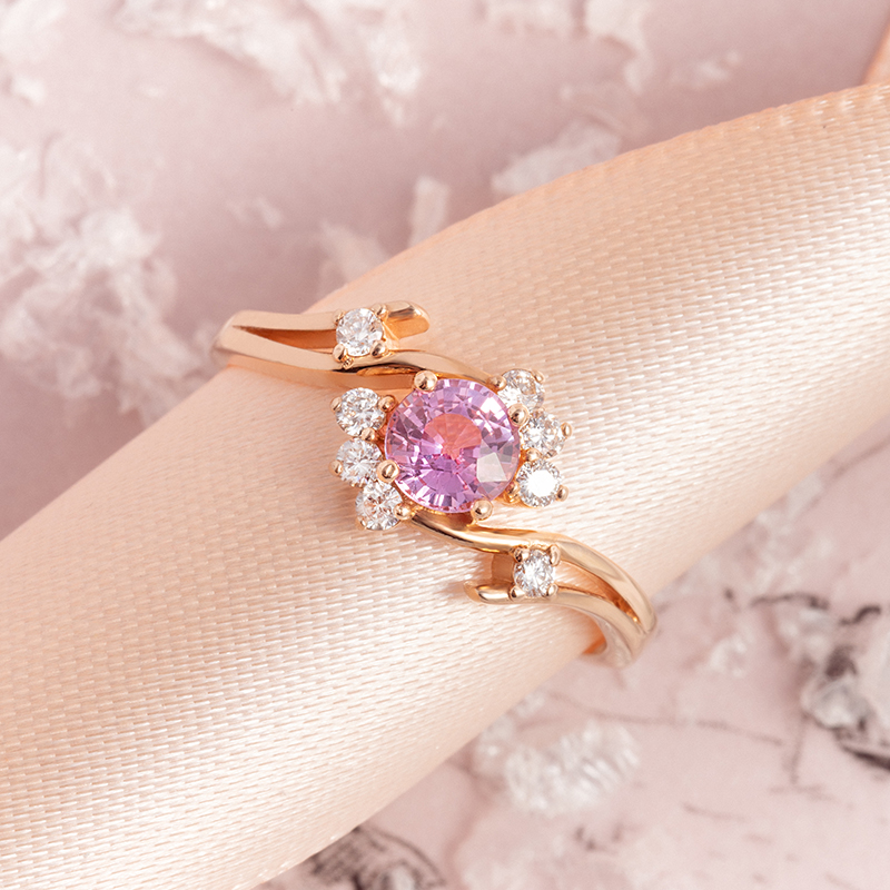 Blingsis_XKwiat piękna – Pierścionek zaręczynowy Diamond Sky z różowego złota z różowym szafirem mas Zareczyny 2022_-4